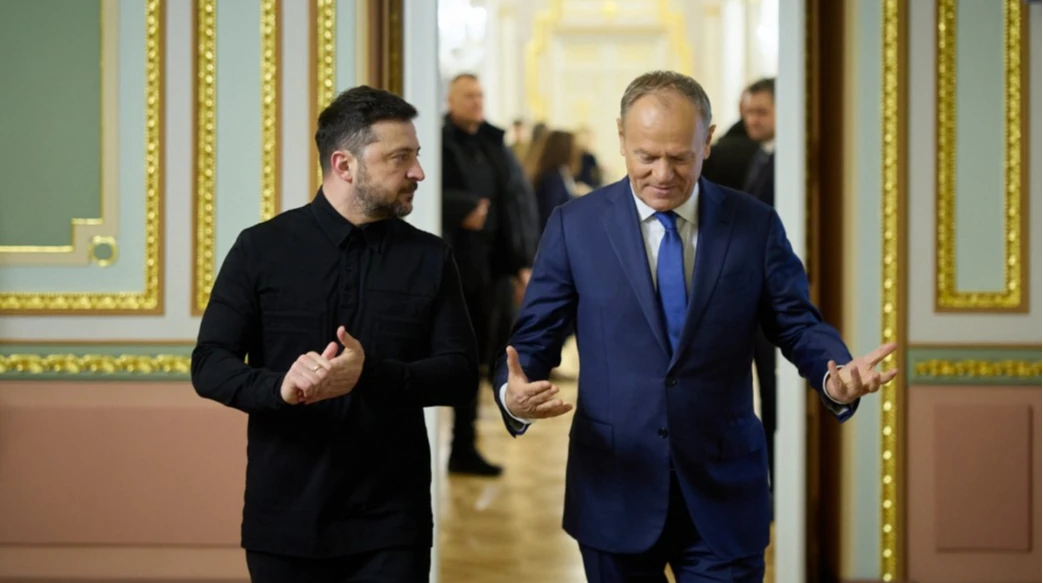 Публічний тиск на Туска: чому Богуцький знову порушив тему ордена Зеленського
