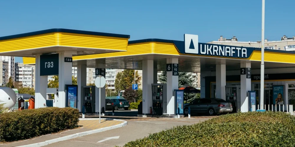 Паливний пістолет на колонці АЗС Укрнафта
