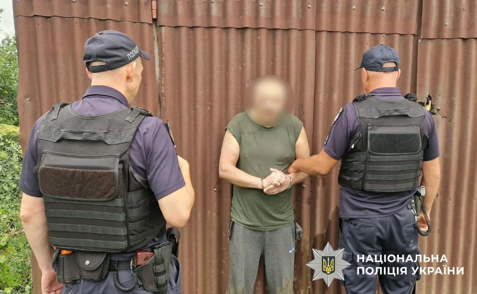 Спецоперація біля лісового масиву в Чернівецькій області під час пошуків підозрюваного зі Їжівців