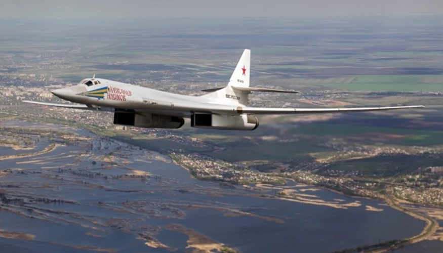 російський стратегічний бомбардувальник-ракетоносій Ту-160 (ілюстративне фото)