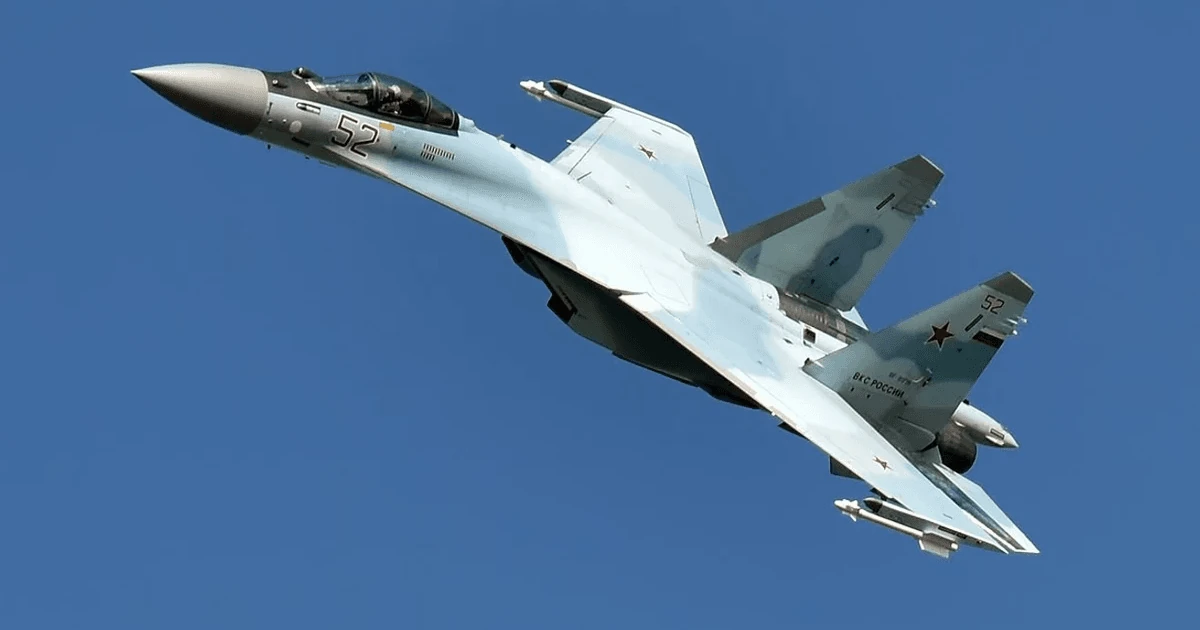 Уражений російський багатоцільовий винищувач Су-35 та винищувач-бомбардувальник Су-34 на аеродромі «Ханська» в Адигеї